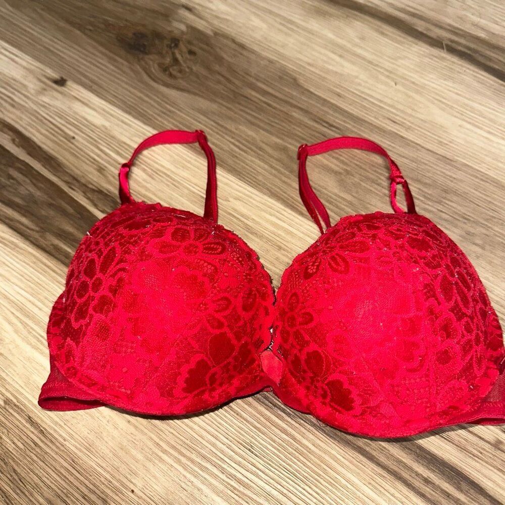 Victoria’s Secret 34D red lacy sexy push-up bra